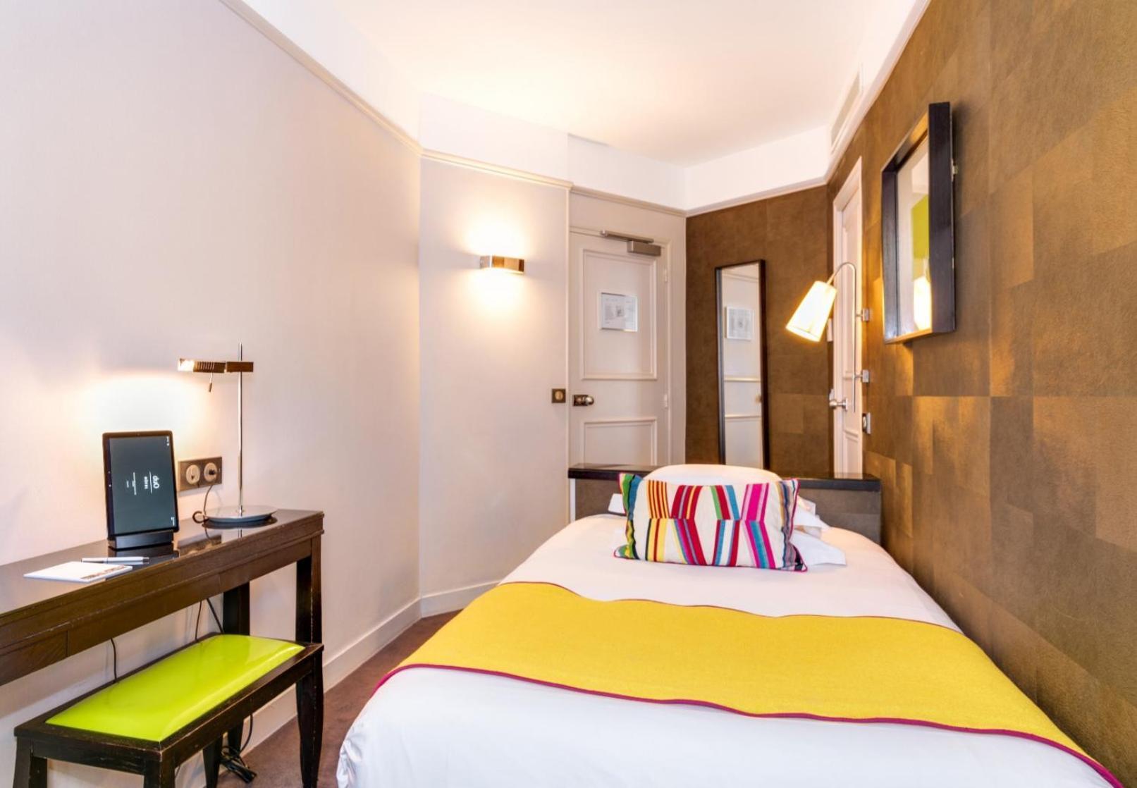 Empress Madani Palace Hotel Surrey Luaran gambar