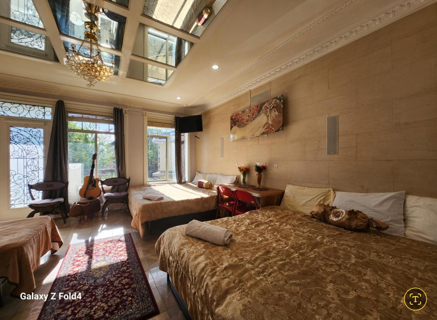 Empress Madani Palace Hotel Surrey Luaran gambar