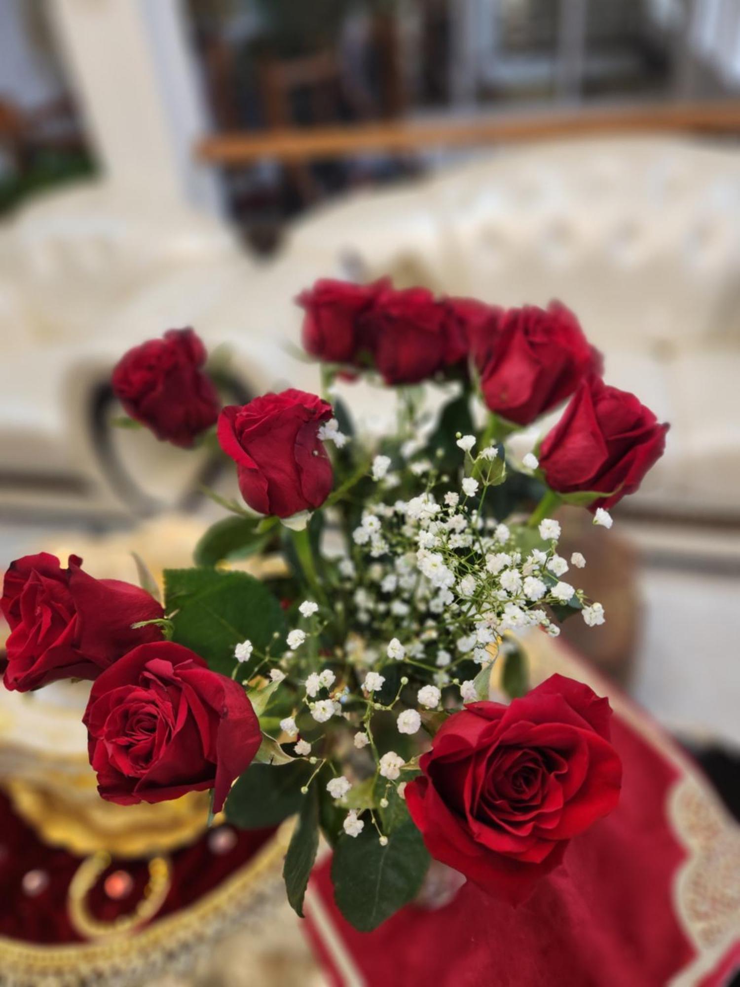 Empress Madani Palace Hotel Surrey Luaran gambar